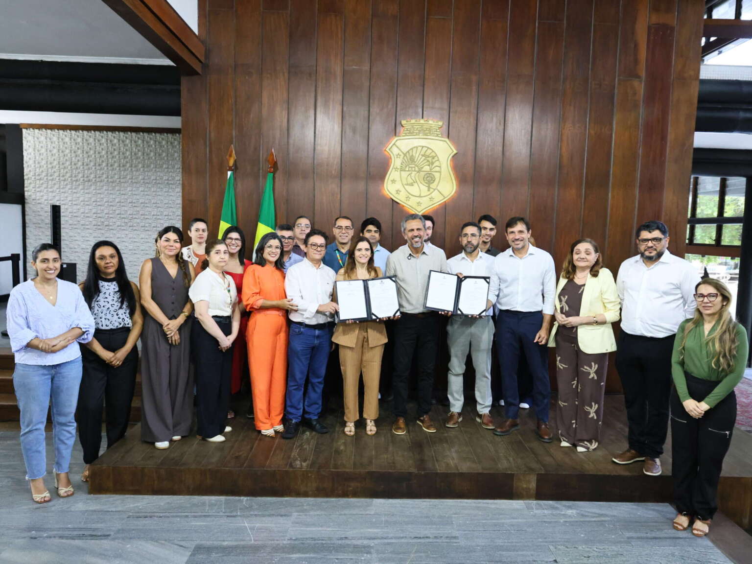 Governador Elmano de Freitas autoriza concurso para 2 mil professores da rede estadual